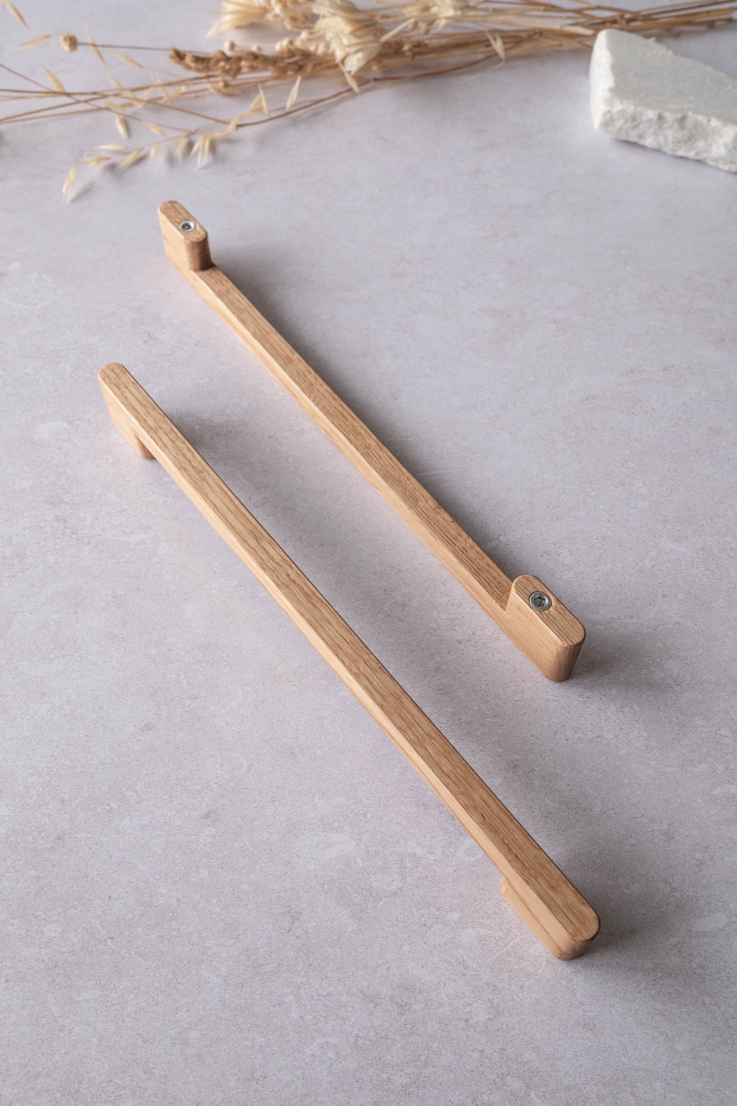 Дървени дръжки за мебели от дъб, Gaika Arts & Crafts.